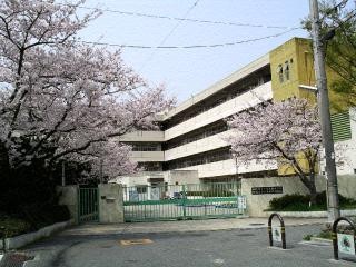 千里新田小学校