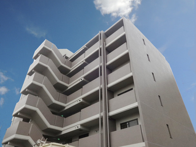 288037/6階建てのエレガントな外観です